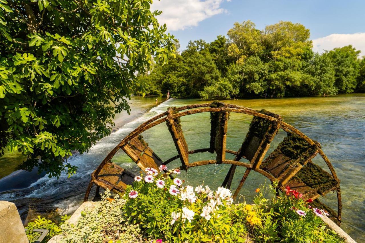 Appartement Au Coeur De L'Isle Sur La Sorgue Bagian luar foto